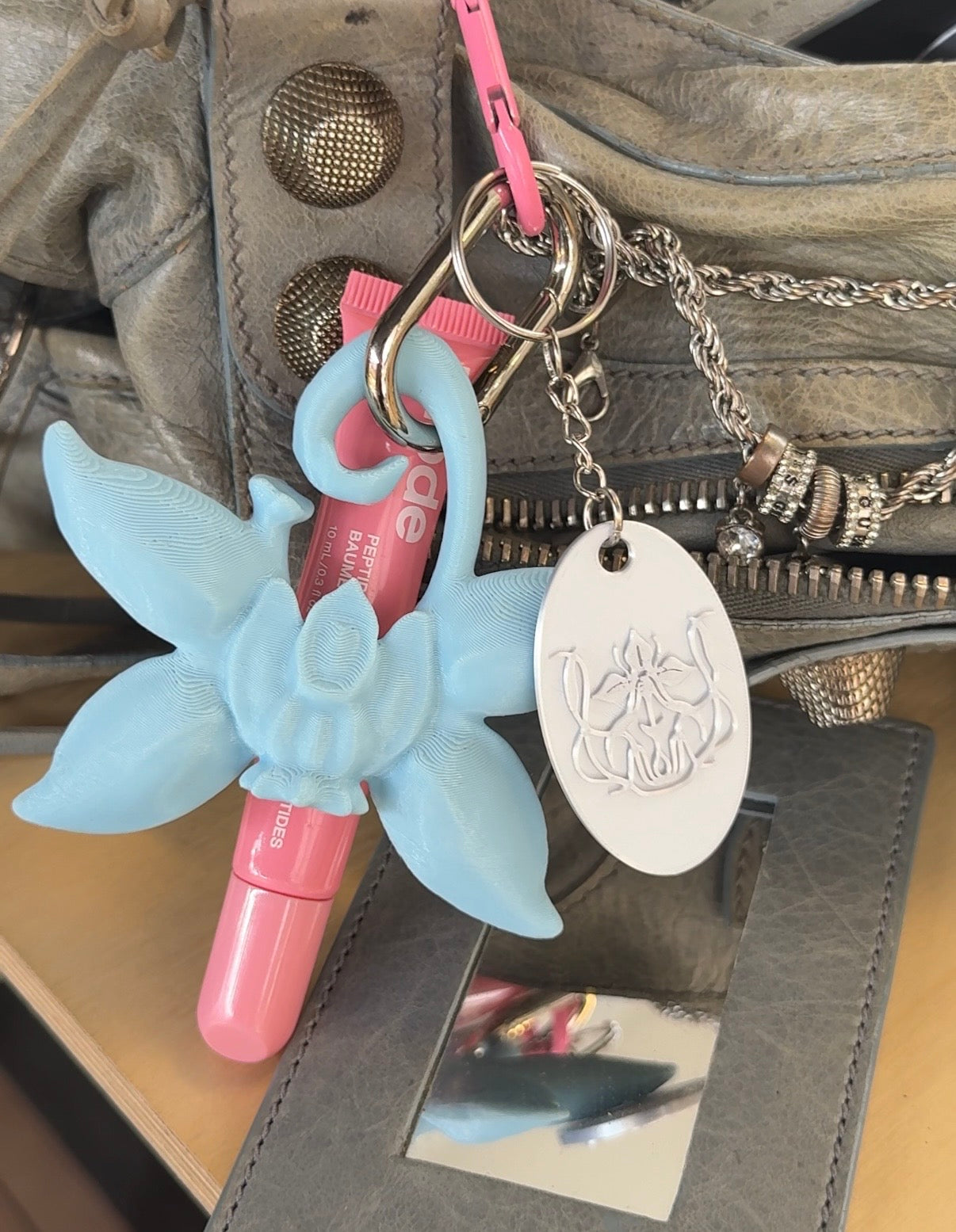 Natura Motif Tag Charm